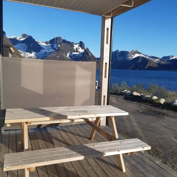 Senja, Husoy I Senja. Leilighet Med Utsikt Over Fjord Og Fjell Tofta Buitenkant foto
