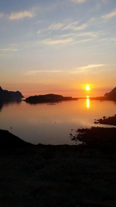Senja, Husoy I Senja. Leilighet Med Utsikt Over Fjord Og Fjell Tofta Buitenkant foto