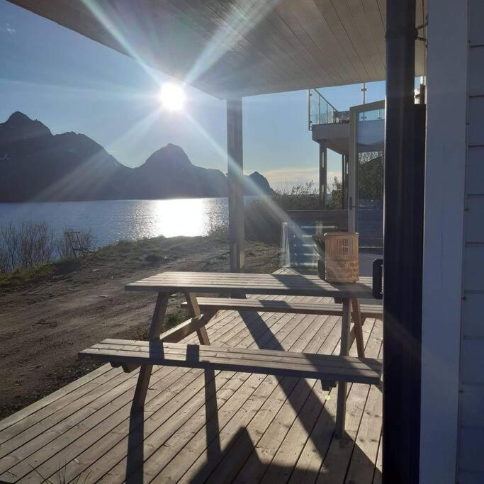 Senja, Husoy I Senja. Leilighet Med Utsikt Over Fjord Og Fjell Tofta Buitenkant foto